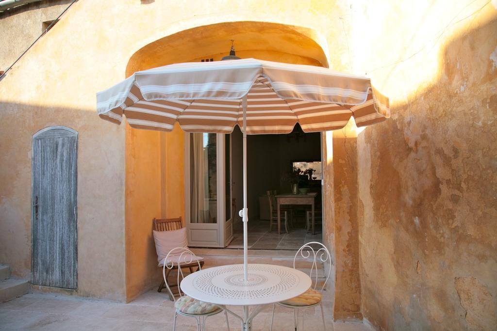 Ancienne Maison des Gardes Lourmarin Exterior foto